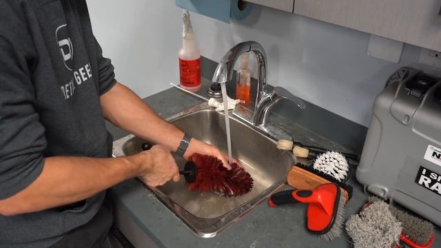 Clean With Me Ep.1 | Super Muddy Pressure Washing and Garage Clean Up! смотреть онлайн