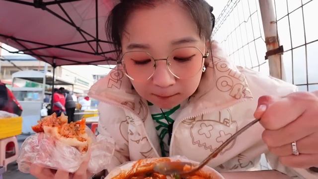 清真版鱼香肉丝刷新认知！肉丝山拌大米饭嘎嘎香！超大份扒肉条吃起真过瘾！【逛吃赤峰】 смотреть онлайн
