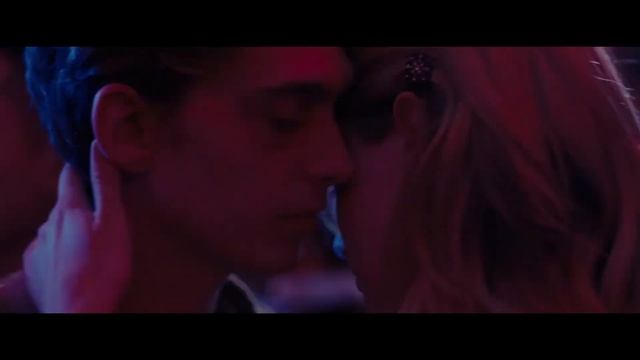Chemical Hearts Dance and Kiss Scene — Grace and Henry Lili Reinhart and Austin Abrams смотреть онлайн