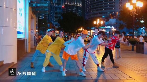 【不齐舞团】解放碑魔性尬舞《Toca Toca》