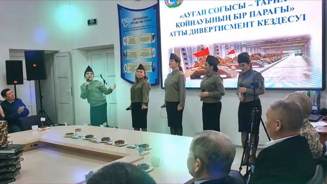 Кітапханашылардың орындауында «Ән сал, сарбаз» әні. смотреть онлайн