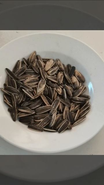 Sunflower seeds #delicious #healthy #asmr #shorts смотреть онлайн