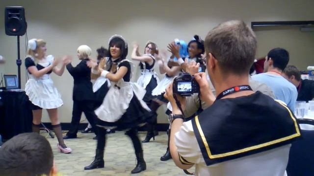 Maid Cafe dancing (Phoenix Comicon '12) смотреть онлайн