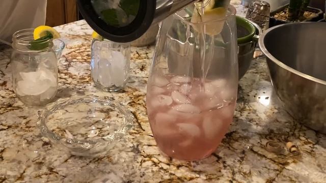 How to make fresh herbal tea ☕️ with hibiscus 🌺 #herbalmedicine #homesteading смотреть онлайн