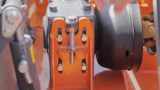 Как измельчить деревья Мульчер FERRI TFC R 2000 на тракторе МТЗ 1221 смотреть онлайн