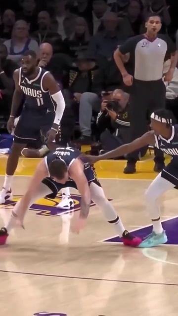 Luka Doncic almost break his ankle for this vs Lakers Jan 12 2023 смотреть онлайн