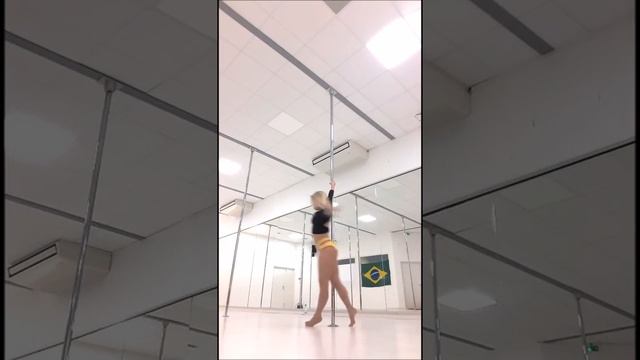 Combos Pole Dance Intermediaire - Lena - Brasil Butterfly Studio - смотреть онлайн