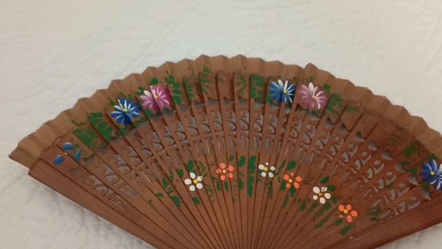 68. Куча вещей с барахолки из пригорода Парижа. Обзор рынка и примерка вещей. #барахолка