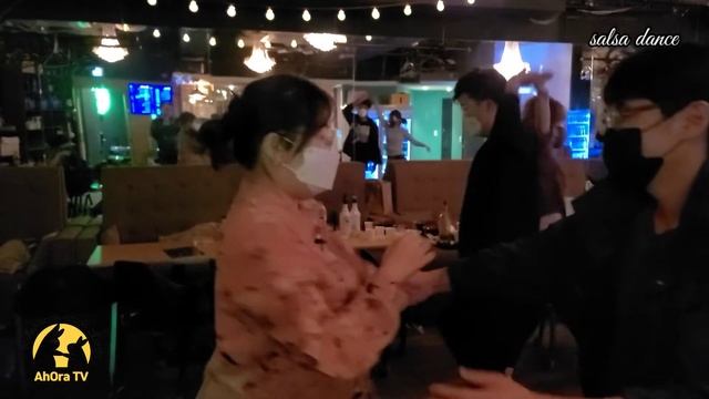 AHORA 헤니 y 캘린 [social] @ Seoul 놀이터 ⛱ 2022/ salsa dance #Bachata смотреть онлайн