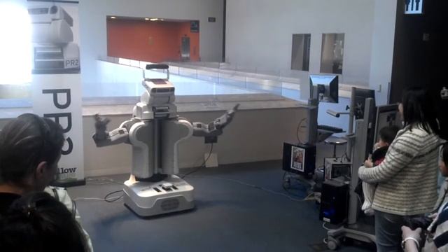 Robot Dancing- PR2 at The Tech Museum смотреть онлайн