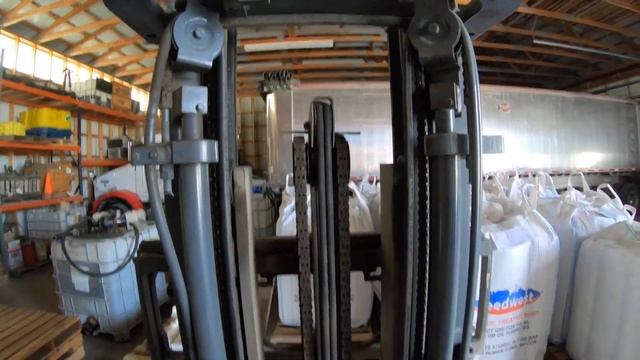 planting NAVY BEANS | Unverferth Self-Filling Seed Tender смотреть онлайн