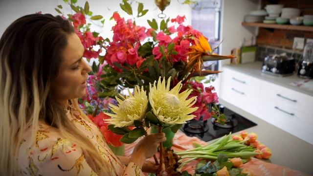 Home Floral Arrangement DIY with Fleur le Cordeur | Pink Book Weddings смотреть онлайн
