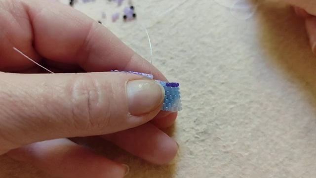 👻 _ПРИВИДЕНИЕ_. Игрушка из бисера. Кирпичное плетение. Часть 3_4. смотреть онлайн