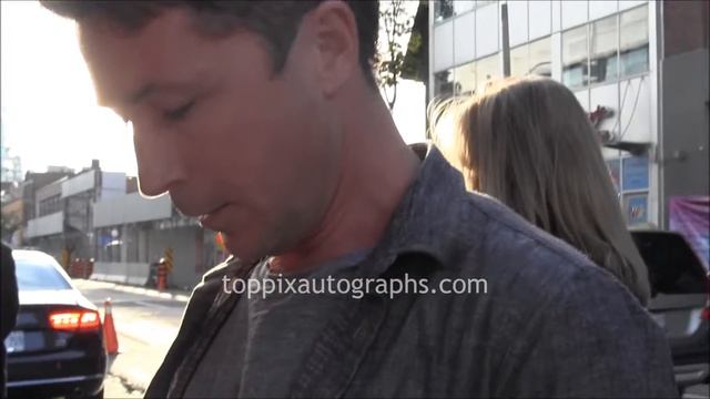 Aidan Gillen - Signing Autographs at the Toronto International Film Festival смотреть онлайн