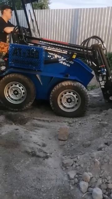Домашнее видео, погрузчик АТ-350М! #погрузчик #минипогрузчик #видео #home смотреть онлайн