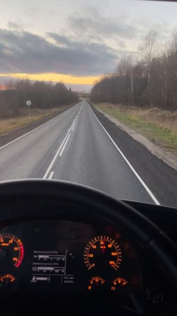 Осенний рейс на бензовозе! #бензовоз #молодойдальнобой #sitrak #truck #кострома смотреть онлайн