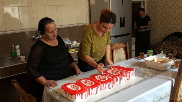 I prepared a magnificent cake in honor of 10,000 subscribers and our guests came смотреть онлайн