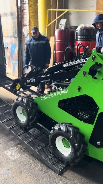 Отгрузили, помахали, Мини-погрузчик IPixeL #погрузчик #минипогрузчик #shorts смотреть онлайн