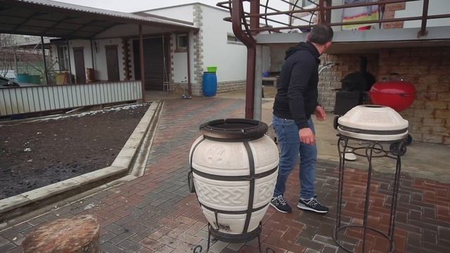 A DISH made of COW'S TAILS. MEAT in a CAULDRON смотреть онлайн
