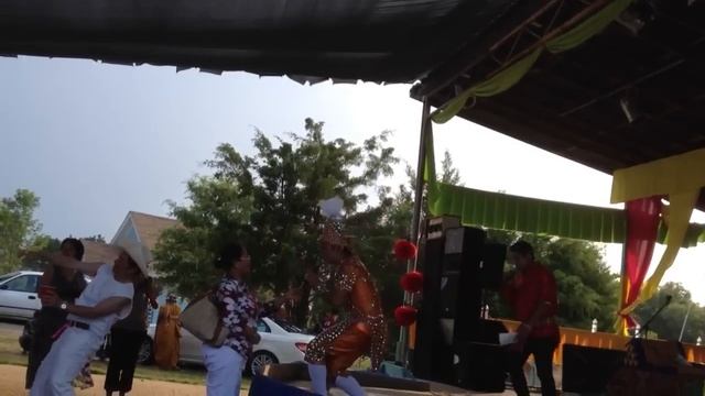 Mor lum lao show Wat Virginia 7-01-2012 vdo1 смотреть онлайн