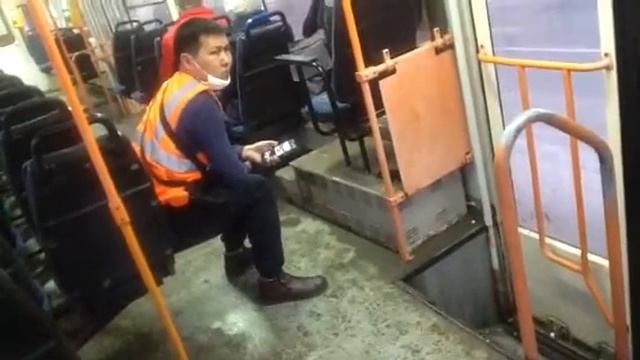 Кассир место себе не находит смотреть онлайн