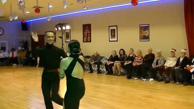 Dance With Us Ottawa - Ilya and Krystyna - Cha Cha - Christmas Showcase 2017 смотреть онлайн