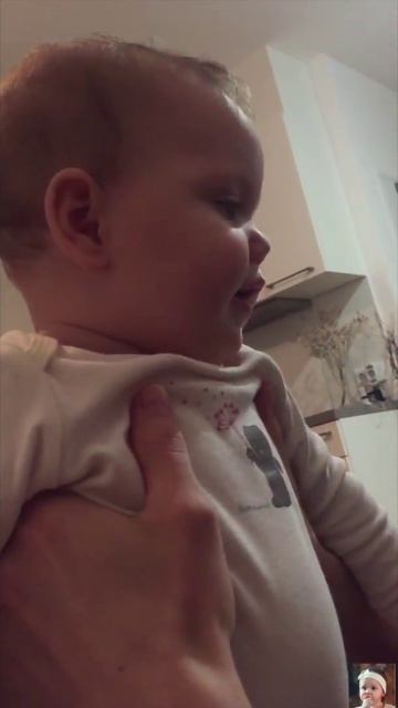 Первое видео Вики с Папой/ First Video with Dad смотреть онлайн