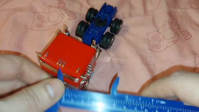 Optimus Prime (Freightliner FLA)Jada(1 32) - обзор