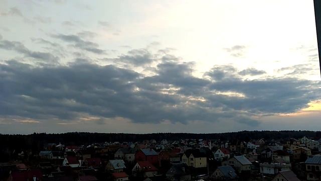 clouds race across the sky уже весенний тёплый ветер гоняет облака смотреть онлайн