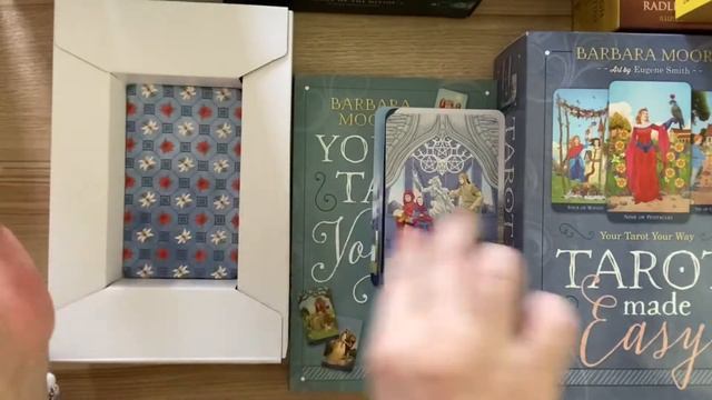 Tarot Review : Tarot Made Easy Flip Through Review смотреть онлайн