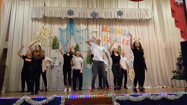 Новый год в школе 456 Выступление 9А класса смотреть онлайн