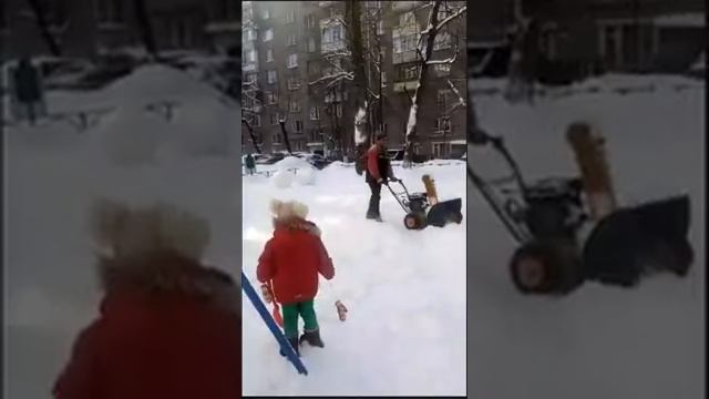 Маша Круглыхина с детьми на прогулке)))) смотреть онлайн