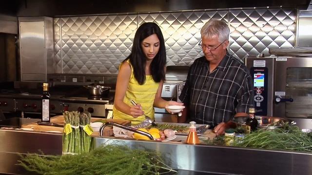 Asparagus Recipe - Farm to Fork with Sharon Vaknin - America's Heartland смотреть онлайн
