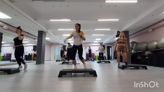 СТЕП АЭРОБИКА ЦЕЛАЯ ТРЕНИРОВКА / STEP AEROBICS / 29.10.2022г смотреть онлайн