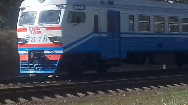 Модернизированный электропоез ЕР2Т 7119 из Харькова смотреть онлайн
