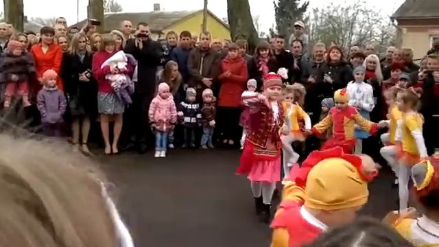 Великодній танець курчаток смотреть онлайн