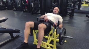 Ягодичный мостик в тренажере