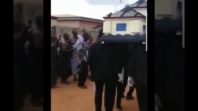 Man Buried In A Coffin Built Like A House смотреть онлайн