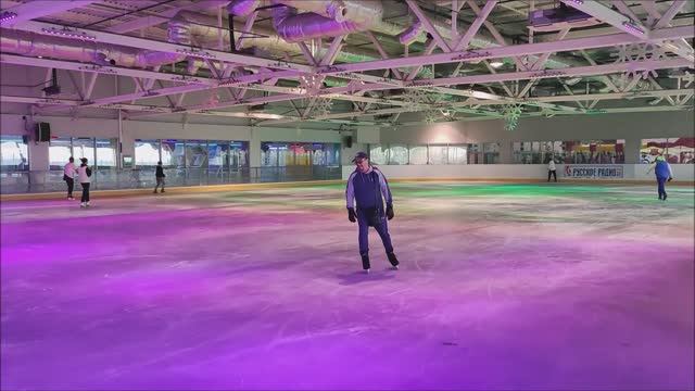 Белгород.Каток в МегаГрине открыли 1 октября. смотреть онлайн