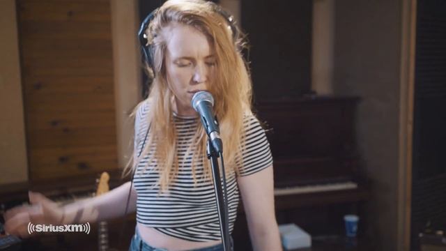 Skye Wallace - Somebody Told Me (The Killers Cover) смотреть онлайн