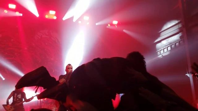 Killswitch Engage - Signal Fire ft. Howard Jones смотреть онлайн