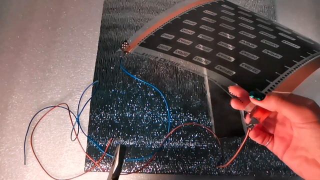 Монтаж нагревательной пленки руками девушки смотреть онлайн