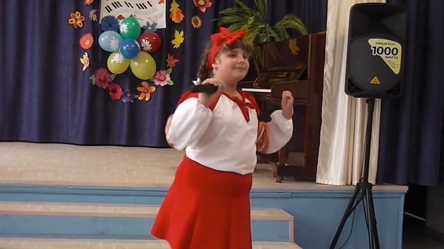 Аня Мельникова "В деревне ежики..." смотреть онлайн