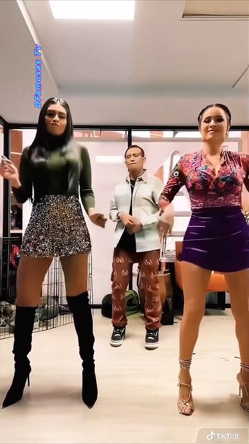 Krystal Sil y Cynthia Ro sexys bailando смотреть онлайн