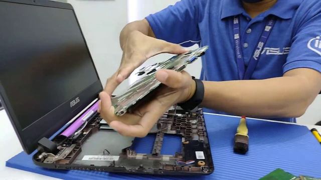 BASIC things to do to REVIVE your DEAD LAPTOP смотреть онлайн
