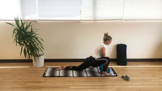 Pregnancy Yoga To Prepare For Labor (28 Weeks ) | ROOT Yoga Therapy with Jasmine смотреть онлайн