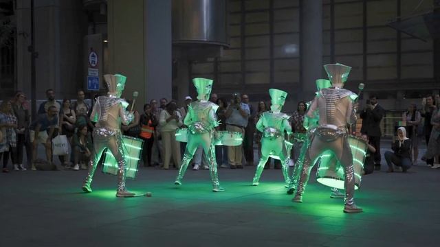 [01] LED Drumming Troupe, Lime Street. London. смотреть онлайн