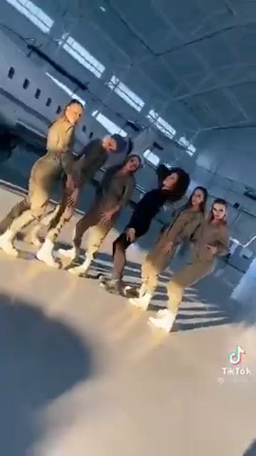 ДИЛАРА ТАНЦУЕТ С ДЕВОЧКАМИ🔥🤩💜 смотреть онлайн