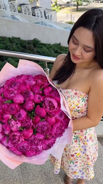 Красивая казахская девушка с пионами Оранж Алматы #cutegirlsreels #красиваяказашка #цветыалматы смотреть онлайн