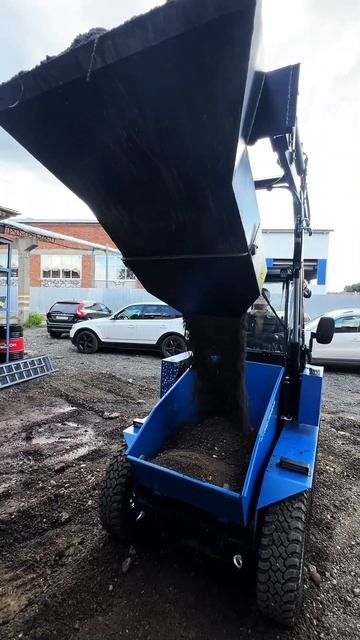 Работа ковша самопогруза, АТ-350М! #погрузчик #минипогрузчик #пермь #shorts смотреть онлайн